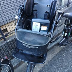 278🔴安心の無料保証；点検サービス付き🟢バカ良心的な中古電動自転車屋  🔴土日もご試乗可能です。🌕️２０インチ、２人乗り、３人乗り  🔵オプション無料。後ろチャイルドシートをかごに変更して２人乗りに変更も可能です。  🟢１回の充電で３０ｋｍ以上の走行が可能です。山手線半周くらいの距離を走れます。  🔴バッテリーは、新品の９０％以上の性能を保持していてコンディションは良好です。  🌕️２０インチ前かご、後チャイルドシート、２人乗りなど、在庫は２０台以上あります。  🟣子供乗せの電動自転車の画像