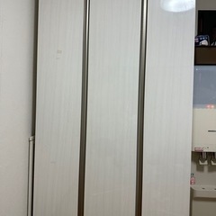大容量白い木目調クローゼット