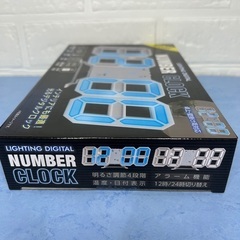 🍦新品未開封🍦ライトニングデジタルナンバークロック　LED時計「ホワイト」の画像