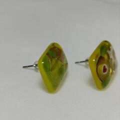 ガラス製ハンドメイドピアスの画像