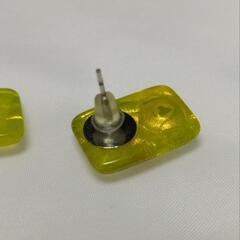ガラス製ハンドメイドピアスの画像