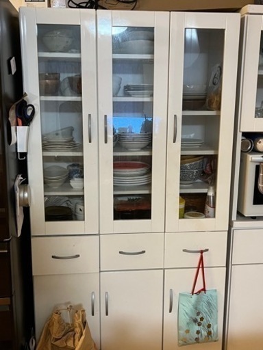 食器棚です。