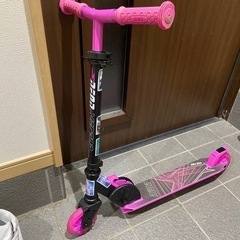 即渡し相談可 回ると光るタイヤのキックボード 子供用