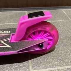 即渡し相談可 回ると光るタイヤのキックボード 子供用の画像