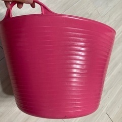 ピンクバケツ直径45センチくらいの画像