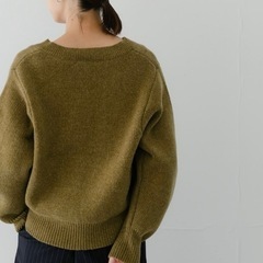 【URBAN RESEARCH】Vネックショート丈ニットの画像