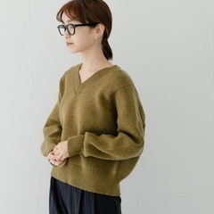 【URBAN RESEARCH】Vネックショート丈ニットの画像