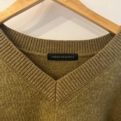 【URBAN RESEARCH】Vネックショート丈ニットの画像