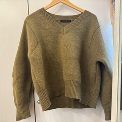 【URBAN RESEARCH】Vネックショート丈ニットの画像