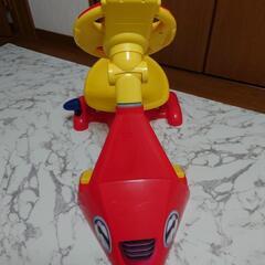 レーシングドライバー　ドライブ気分を味わえる遊具の画像