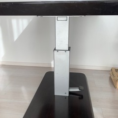 【無料】ニトリ　昇降式　幅120cm✖️奥行75cm✖️高さ56cm〜72.5cmの画像