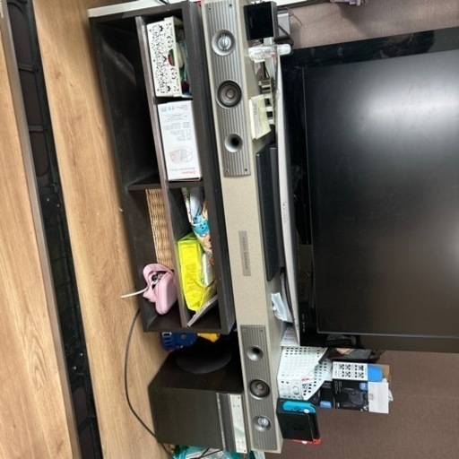 テレビ台　サラウンドシステム