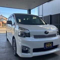 ヴォクシーZS煌　4WD　H23年　7人乗　ワンオーナー　両側電動スライドドア　ナビ　TV　バックカメラ　ETC　フリップダウンリアモニター　キャプテン回転シートの画像