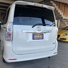 ヴォクシーZS煌　4WD　H23年　7人乗　ワンオーナー　両側電動スライドドア　ナビ　TV　バックカメラ　ETC　フリップダウンリアモニター　キャプテン回転シートの画像