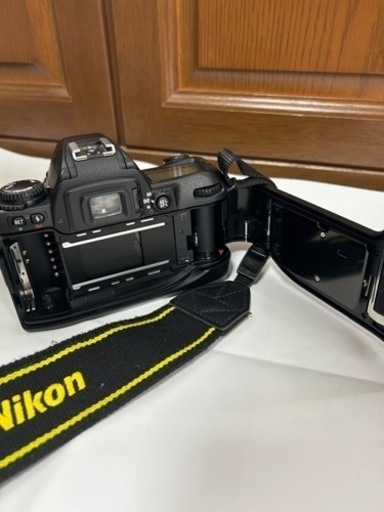 NIKON フィルム一眼レフカメラ　F80 ズームレンズ等備品付き