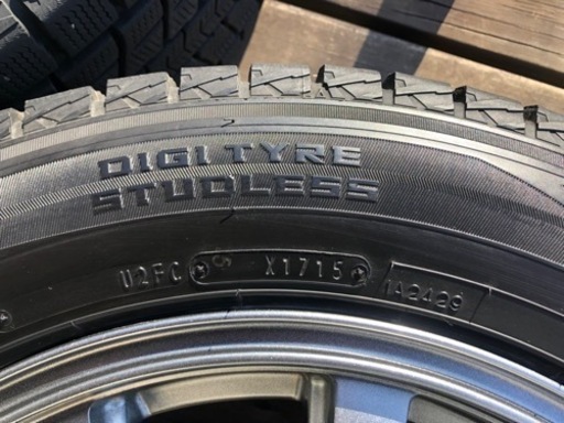ダンロップ スタッドレスタイヤ4本 225/60R17 99Q