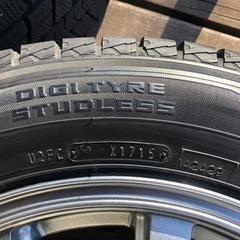 ダンロップ スタッドレスタイヤ4本 225/60R17 99Qの画像