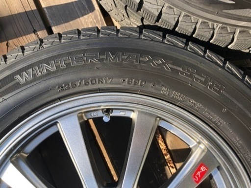 ダンロップ スタッドレスタイヤ4本 225/60R17 99Q