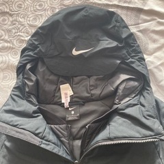 NIKE ナイキ　メンズS ベンチコート　フード付　コート　小学生　女性の画像