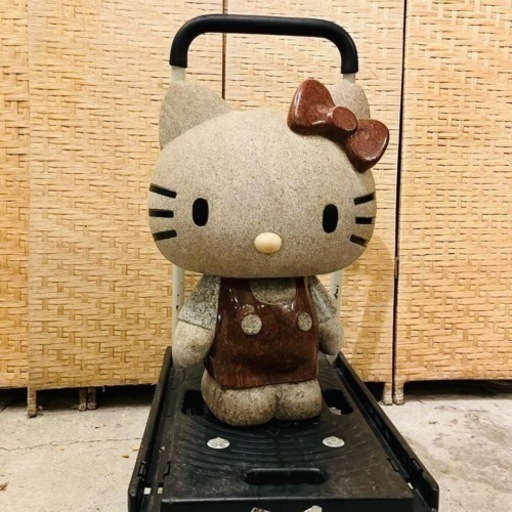 （30万円ほど）サンリオ　公式　ハローキティ　キティ　キティちゃん　石像　オブジェ　飾り　置物　レア　hello kitty I