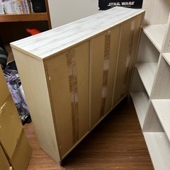 【早い者勝ち】扉付き本棚　ホワイトの画像