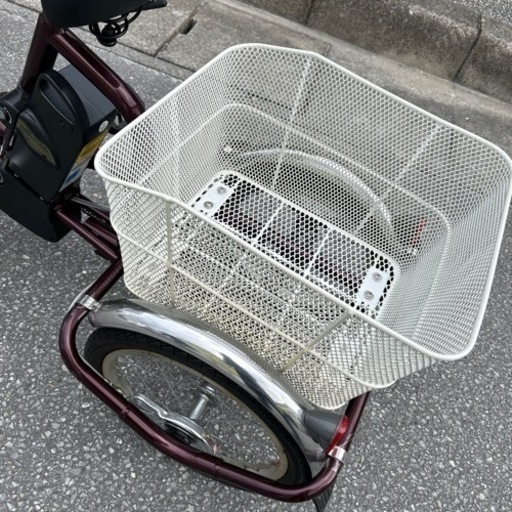 電動アシスト三輪自転車　ノーパンクタイヤ