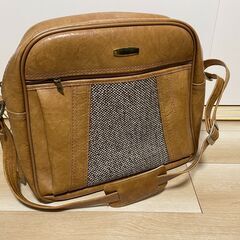 カジュアル　メンズバッグ／高級感、光沢