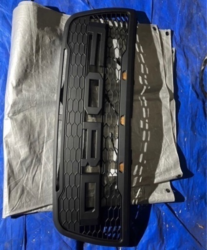 フォード　エクスプローラー　ラプターグリル