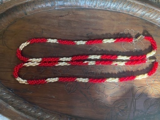 赤珊瑚と淡水真珠のツイスト3連ネックレス2本組それぞれ60センチ