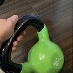 ⭐️ケトルベル8kg. ダンベル5kg セット　春夏に向けて体に刺激を！の画像