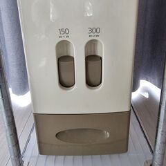 米びつ＋メタルラック・ホイール付＜ホームセンター１５０００円相当＋３キロお米（古米）無料＋配達無料＞の画像