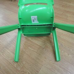トイザらス デラックスキッズチェア プラスチック製 幅34cm 奥行36cm 高さ53cm グリーン 緑 保育園 子供イス 椅子 札幌 西岡店の画像