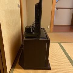 テレビとテレビ台の画像
