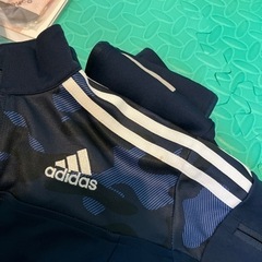 adidasジャージ上下セット　110の画像