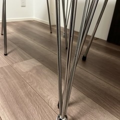 【受け渡し予定】テーブルと椅子2脚の画像