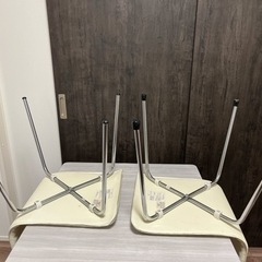 【受け渡し予定】テーブルと椅子2脚の画像