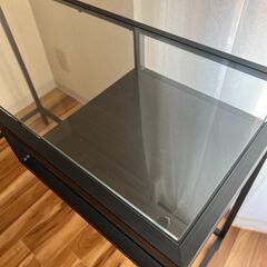 IKEA デスク VITTSJÖ ヴィットショー 黒 ガラス の画像