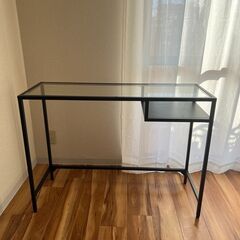 IKEA デスク VITTSJÖ ヴィットショー 黒 ガラス の画像