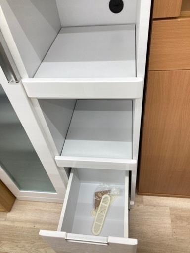 1枚扉のキッチンカウンターのご紹介です。