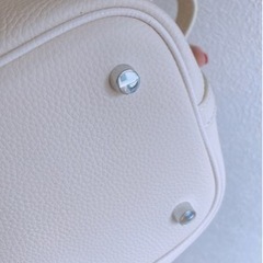 新品未使用　ピコタンロック風本革のハンドバッグの画像