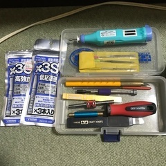 ミニ四駆ポータブルピット＋工具＋部品等の画像