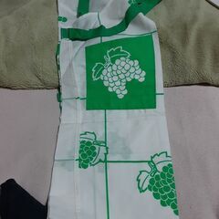 新品 エプロン ぶどう柄①