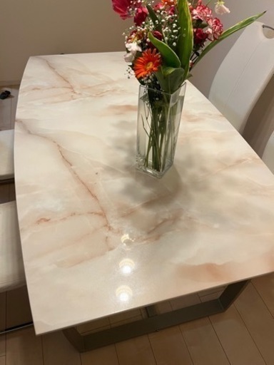 ダイニングテーブルセットです。