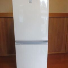 単身 一人暮らしに！ SHARP ノンフロン冷凍冷蔵庫 137L...