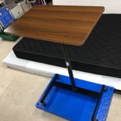 昇降テーブルの画像