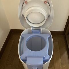 Pigeon ピジョン　おむつ用ゴミ箱の画像