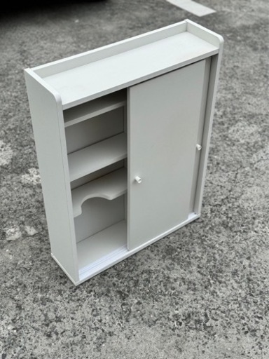 【値下げしました！】トイレラック 奥行17cm 薄型 スリム トイレ 収納 掃除用具入れ トイレ収納ラック 省スペース トイレットペーパー 洗剤 サニタリー 除菌シート ブラシ 引き戸式 飾り棚付き おしゃれ ）No2655