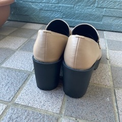 厚底ローファー　ベージュの画像