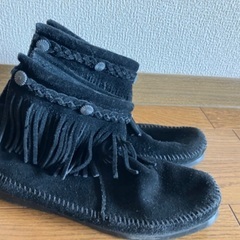 ミネトンカ　フリンジショートブーツ