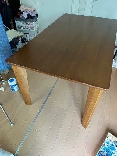 ブラウンのダイニングテーブル(160cm×90cm)